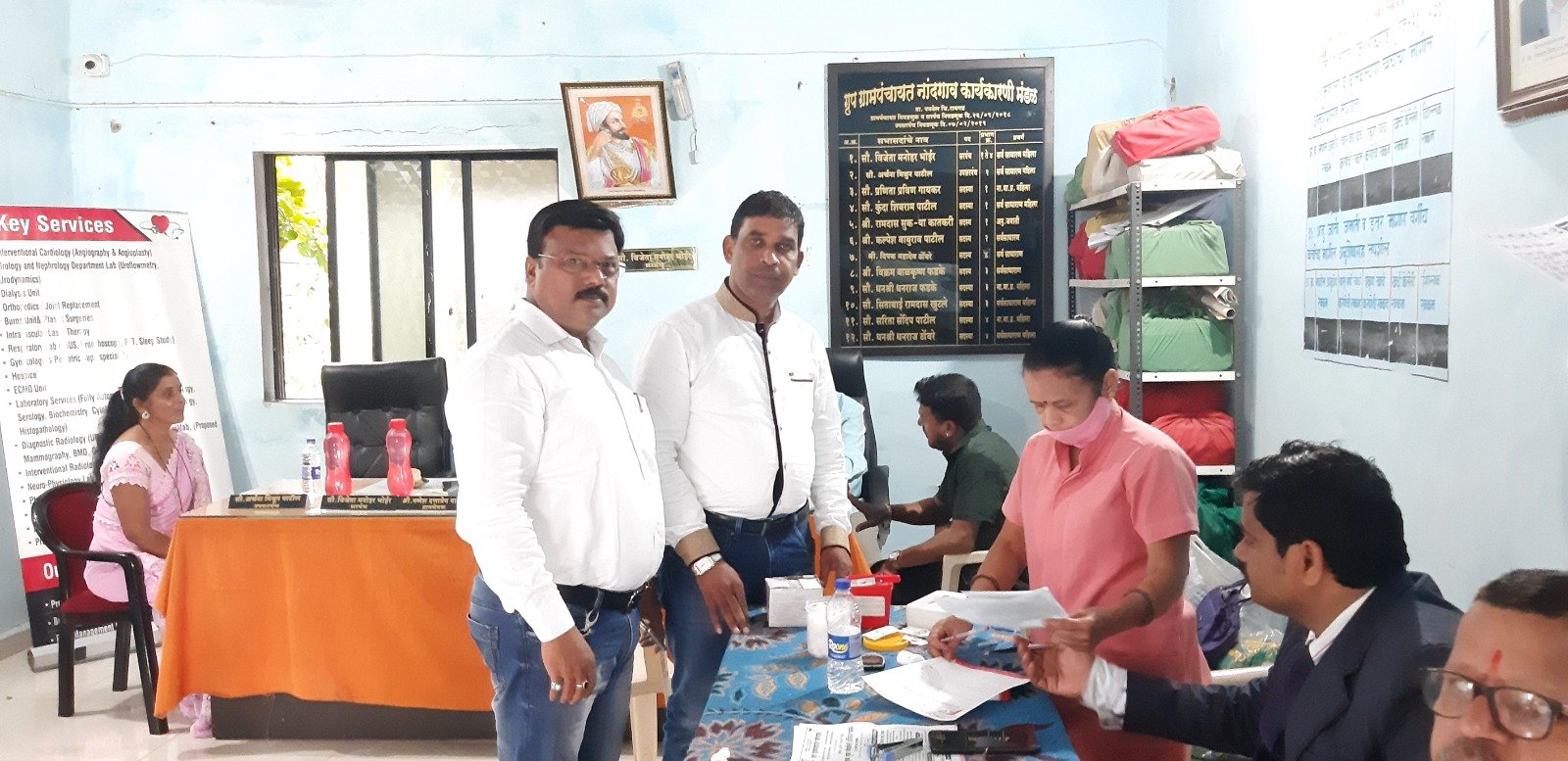 ग्रामपंचायत कार्यालयात सुरू असलेले प्रशासकीय कामकाज